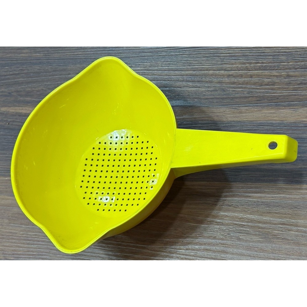 VTG Tupperware 2 Yellow Strainer Colander Double Spout 1 Container W/Lid 4pcs